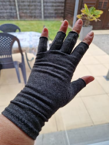 Customer photo review of Premium Onecompress™ Gloves