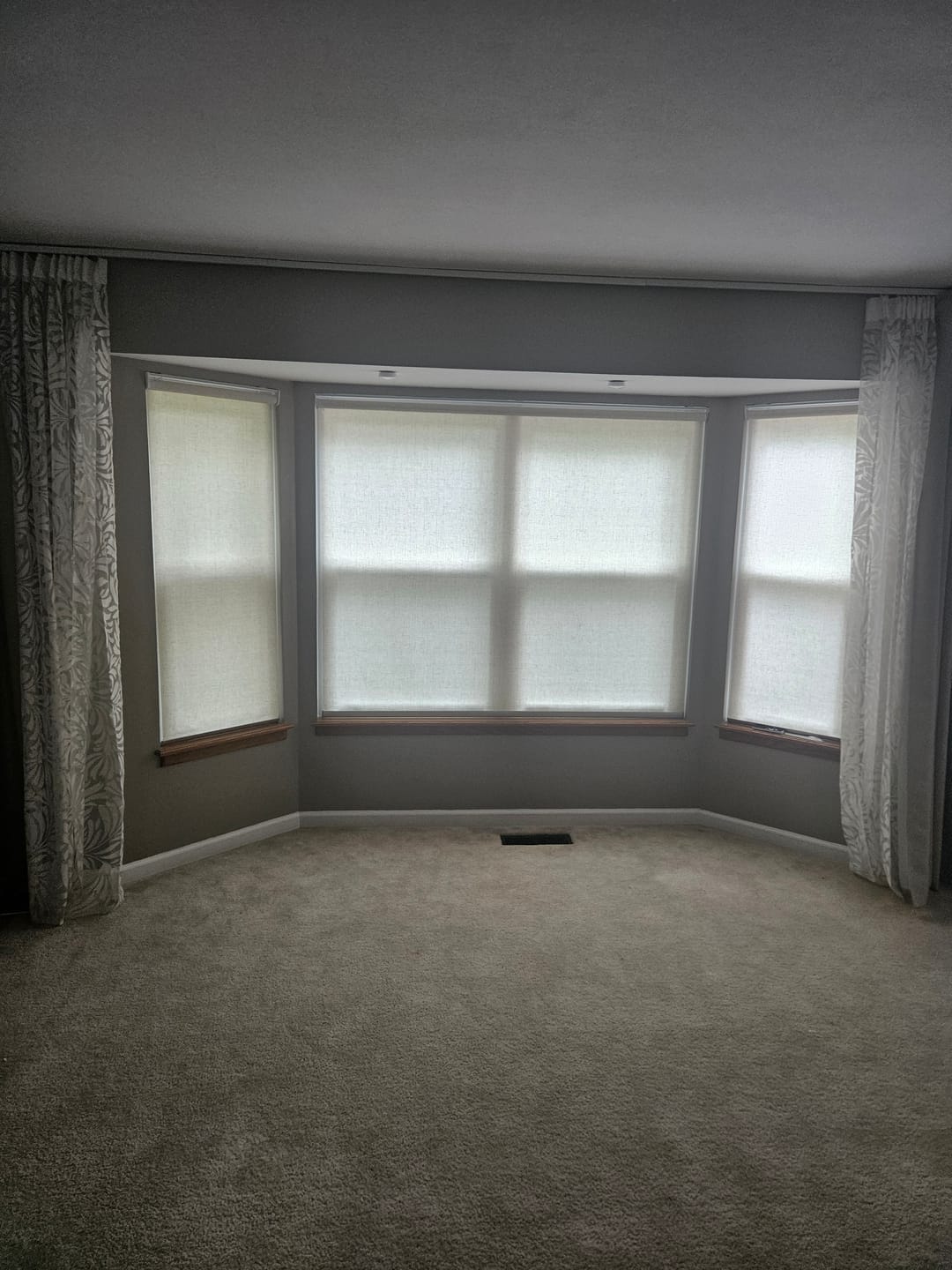 Customer photo review of SmartWings Motorized Light Filtering Roller Shades 70% Blackout Linen