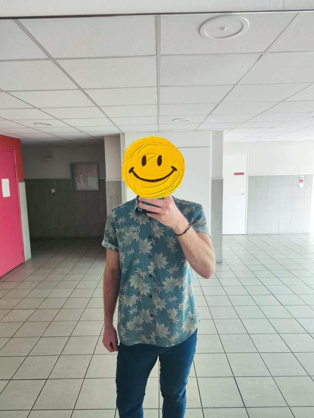 Customer photo review of Chemise d'été à manches courtes avec poche en coton et feuille d'érable pour hommes