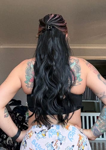 Customer photo review of 20" Wavy Clip In Hair Extensions