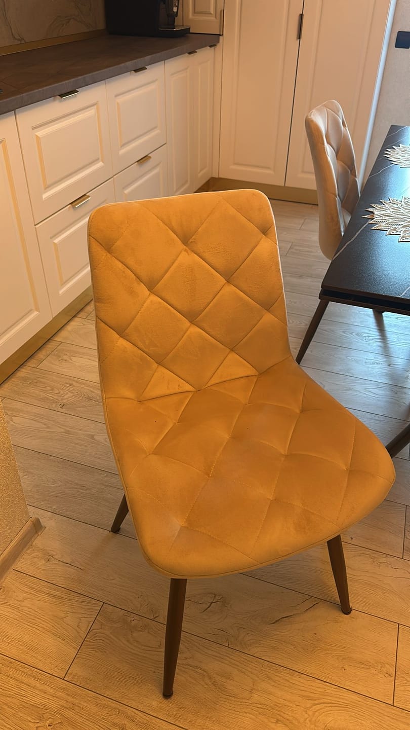 Customer photo review of Scaun tapitat MILA, galben/negru, stofa catifelata/metal, 45x41x86 cm