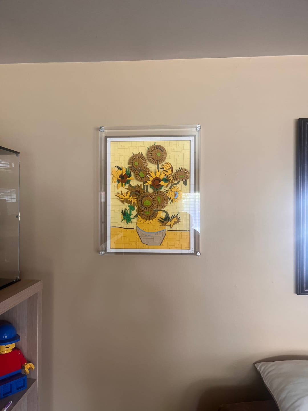 Customer photo review of Wall Mounted Display Case for LEGO® 31215 Art Vincent van Gogh – Sunflowers