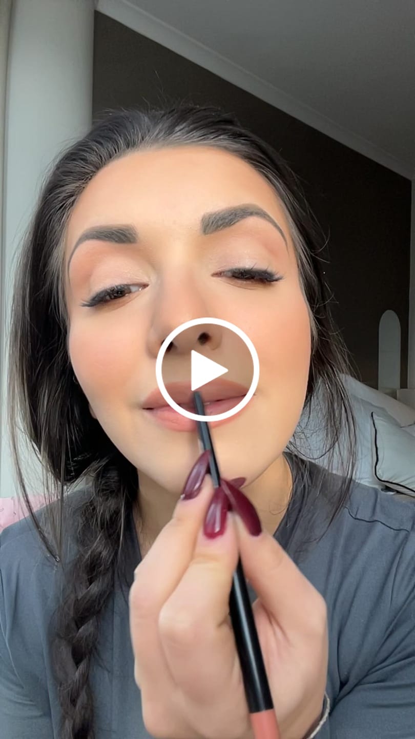 Customer video review of Nude Glow Lip Gloss