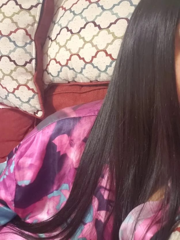 Customer photo review of MORE FACE Pre-bleached Straight Hair Wear Go Glueless Wig 7x5 Pre-cut HD Lace Pre-plucked