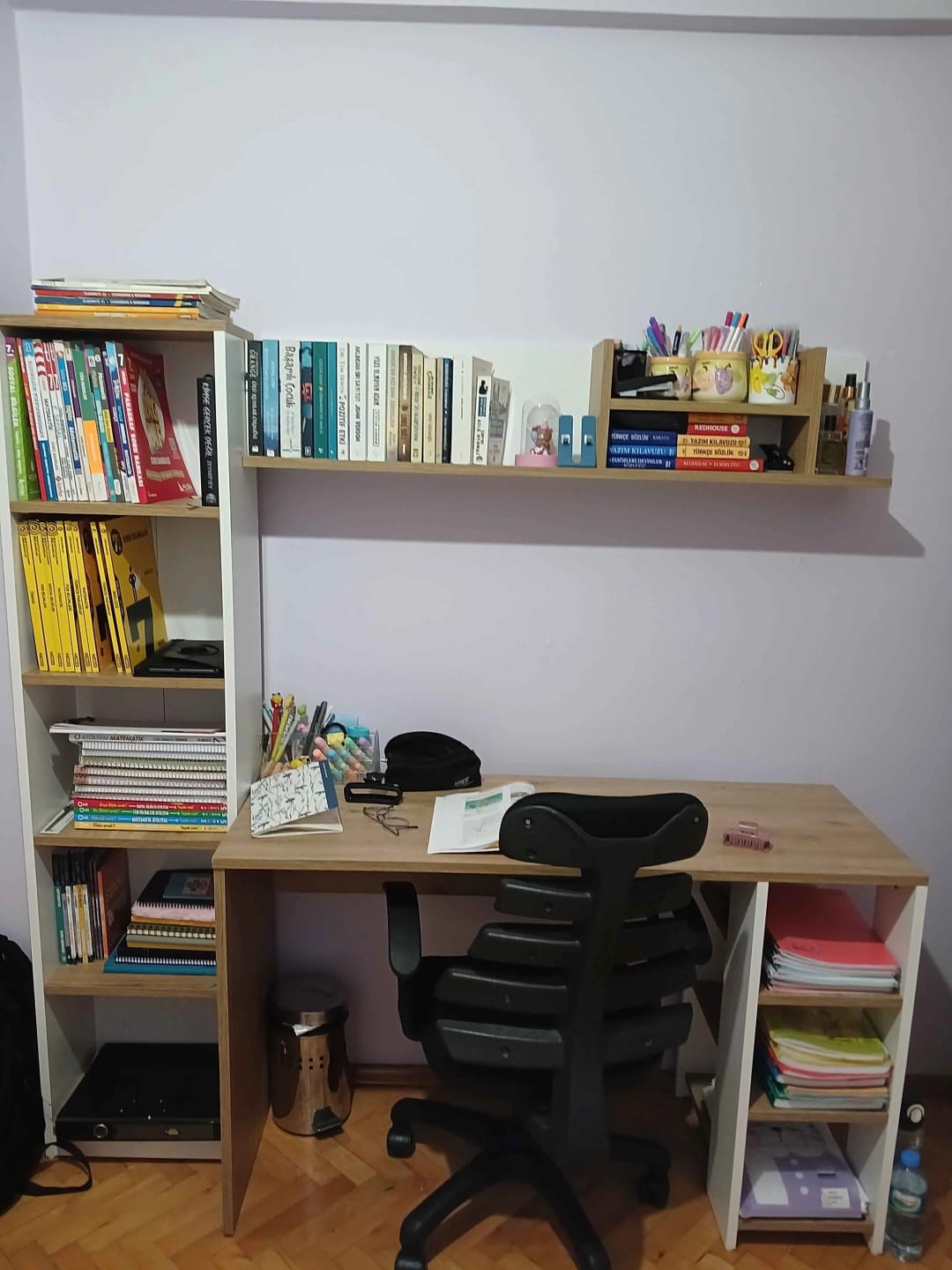Customer photo review of Rani HA125 Kitaplıklı Raflı Çalışma Ofis Bilgisayar Masası Sepet Ceviz - Beyaz