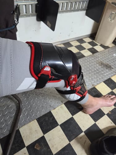 Customer photo review of Compression Sleeves V2 for Knees and Legs