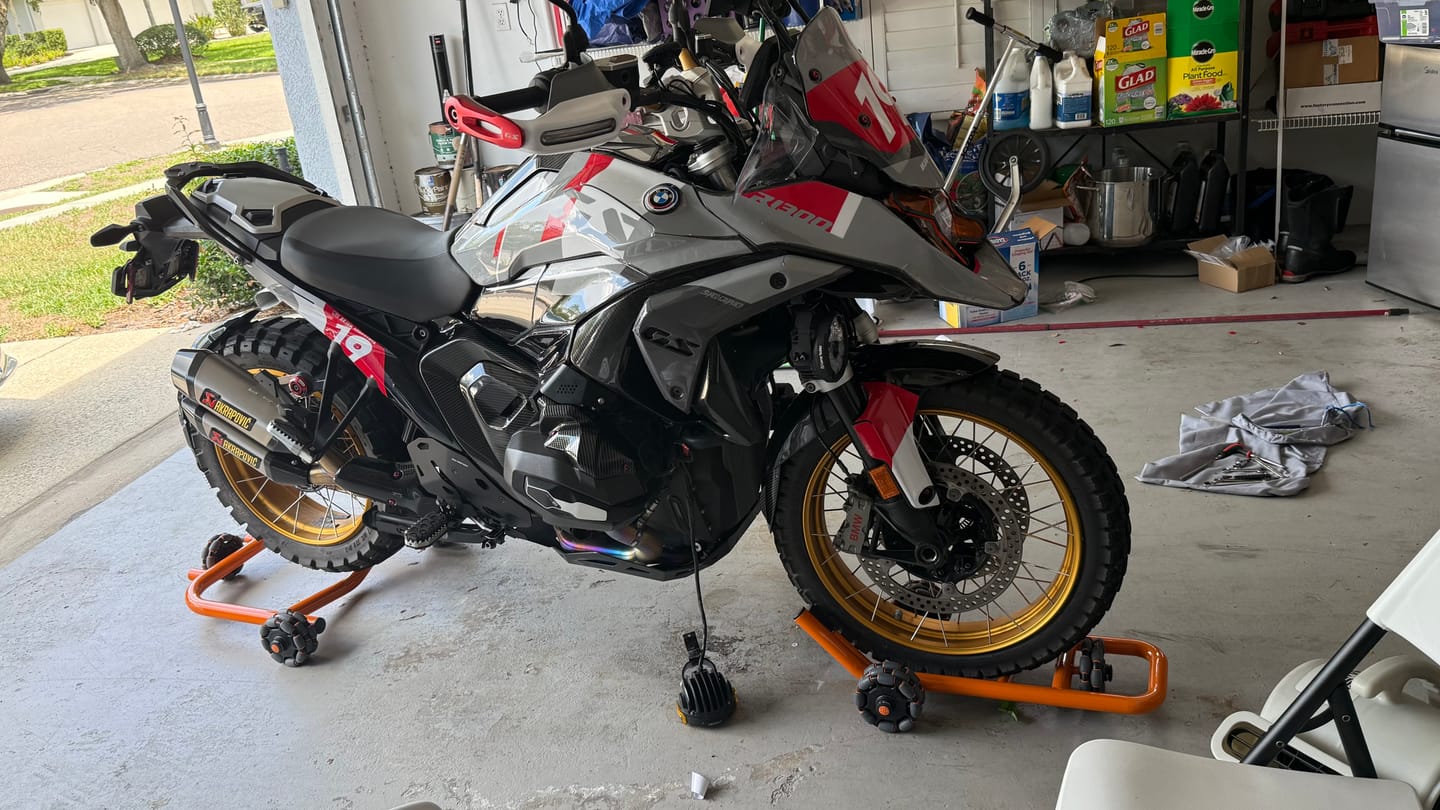 Customer photo review of Radiator Guard Set for BMW R1300GS / Adv