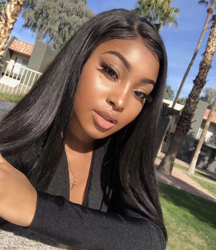 Customer photo review of MORE FACE Pre-bleached Straight Hair Wear Go Glueless Wig 7x5 Pre-cut HD Lace Pre-plucked