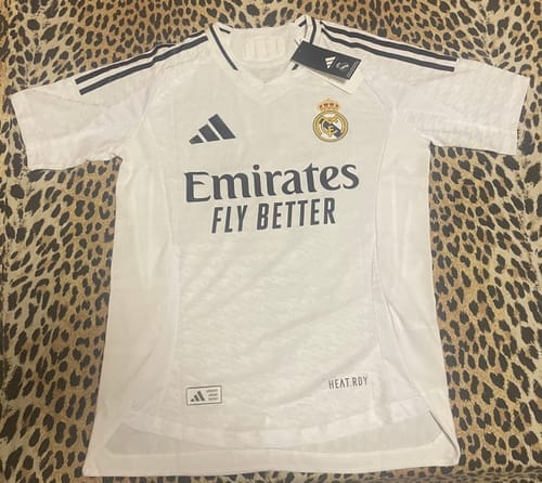 Customer photo review of PRIMA MAGLIA REAL MADRID 2024/25