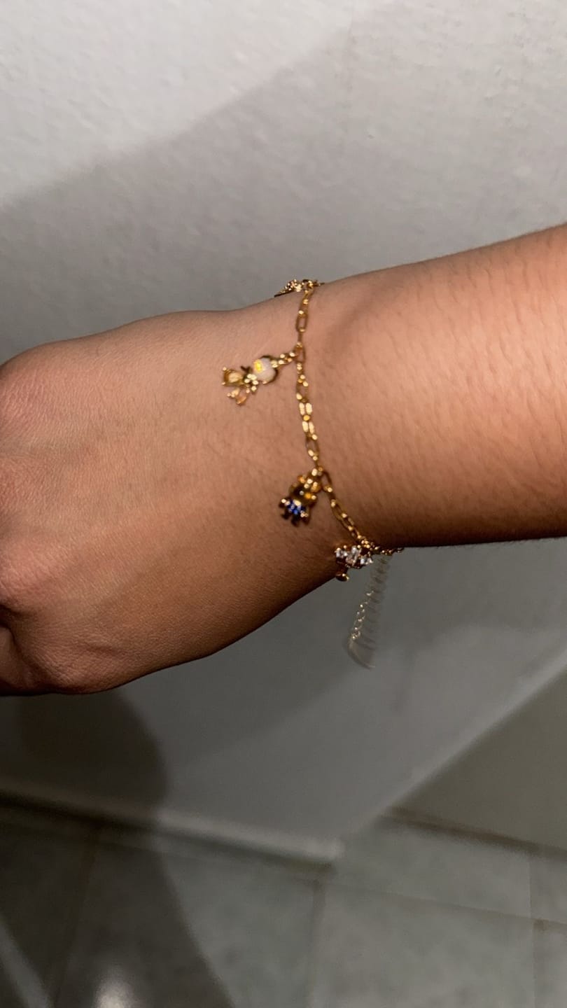 Customer photo review of Pulsera Princesas Disney