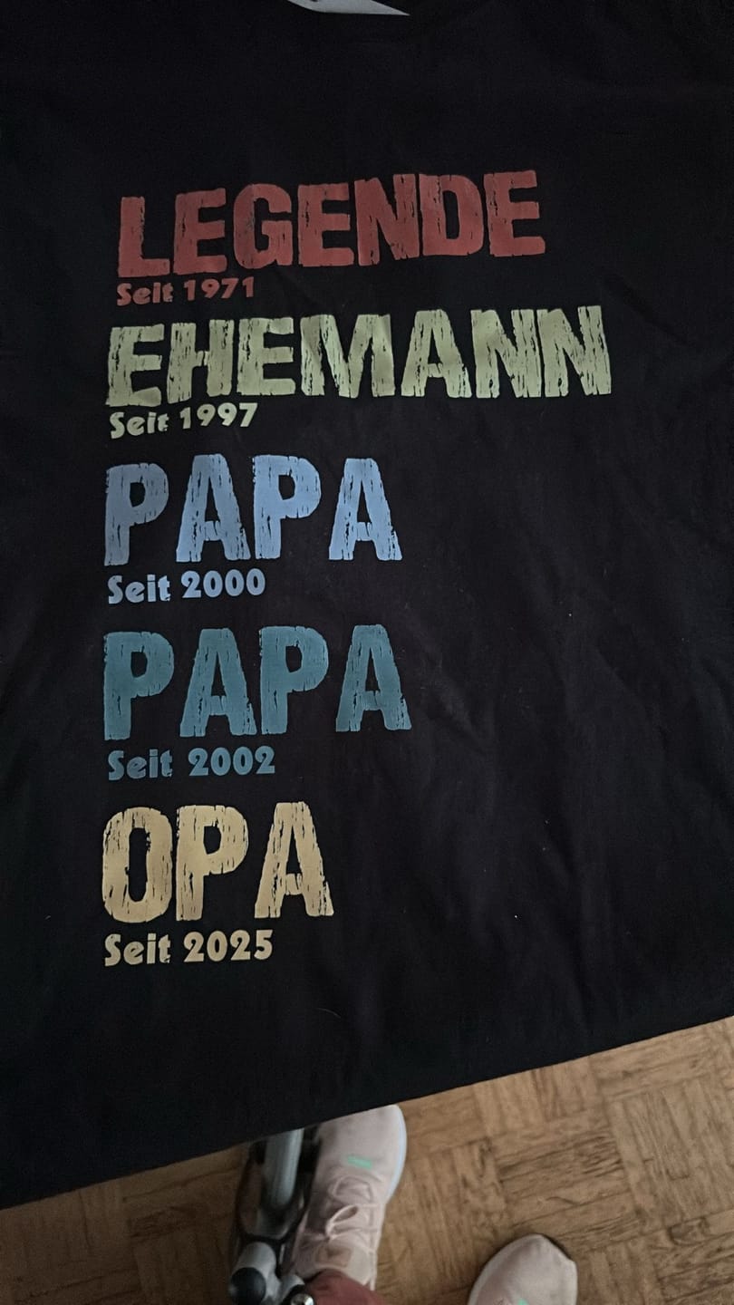 Customer photo review of Legende, Ehemann, Papa und Opa - Personalisiertes T-Shirt für Papa und Opa