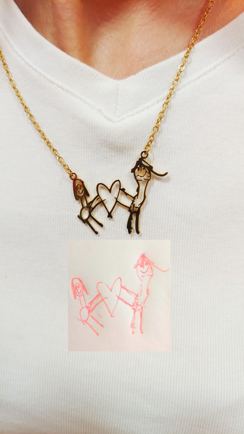 Customer photo review of Dibujo infantil personal como Collar o Colgante