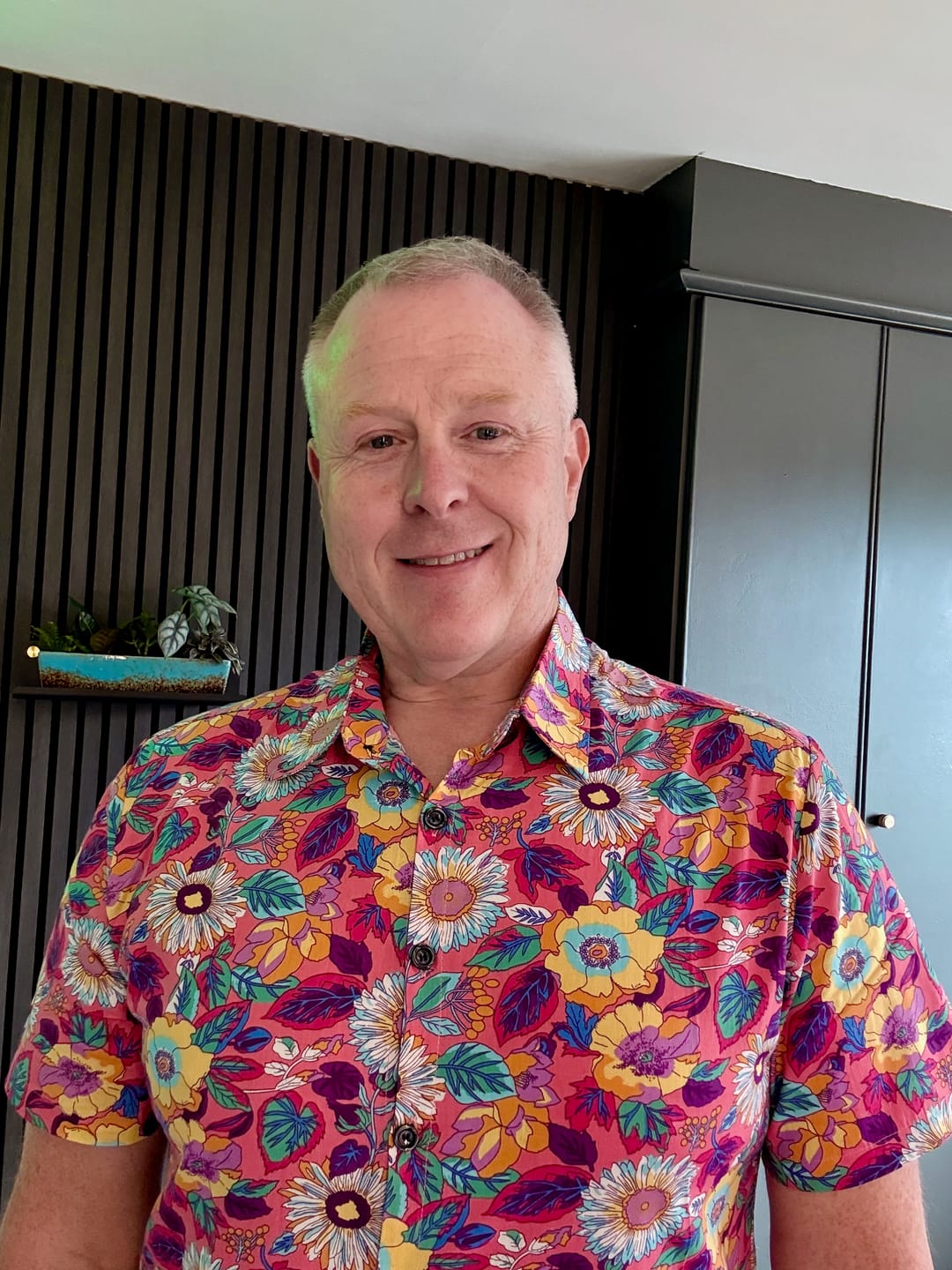 Customer photo review of Men's Pink Floral 100% Cotton Breathable Summer Short Sleeve Hawaiian Button Up Shirt