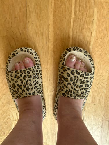 Customer photo review of HappyFlops