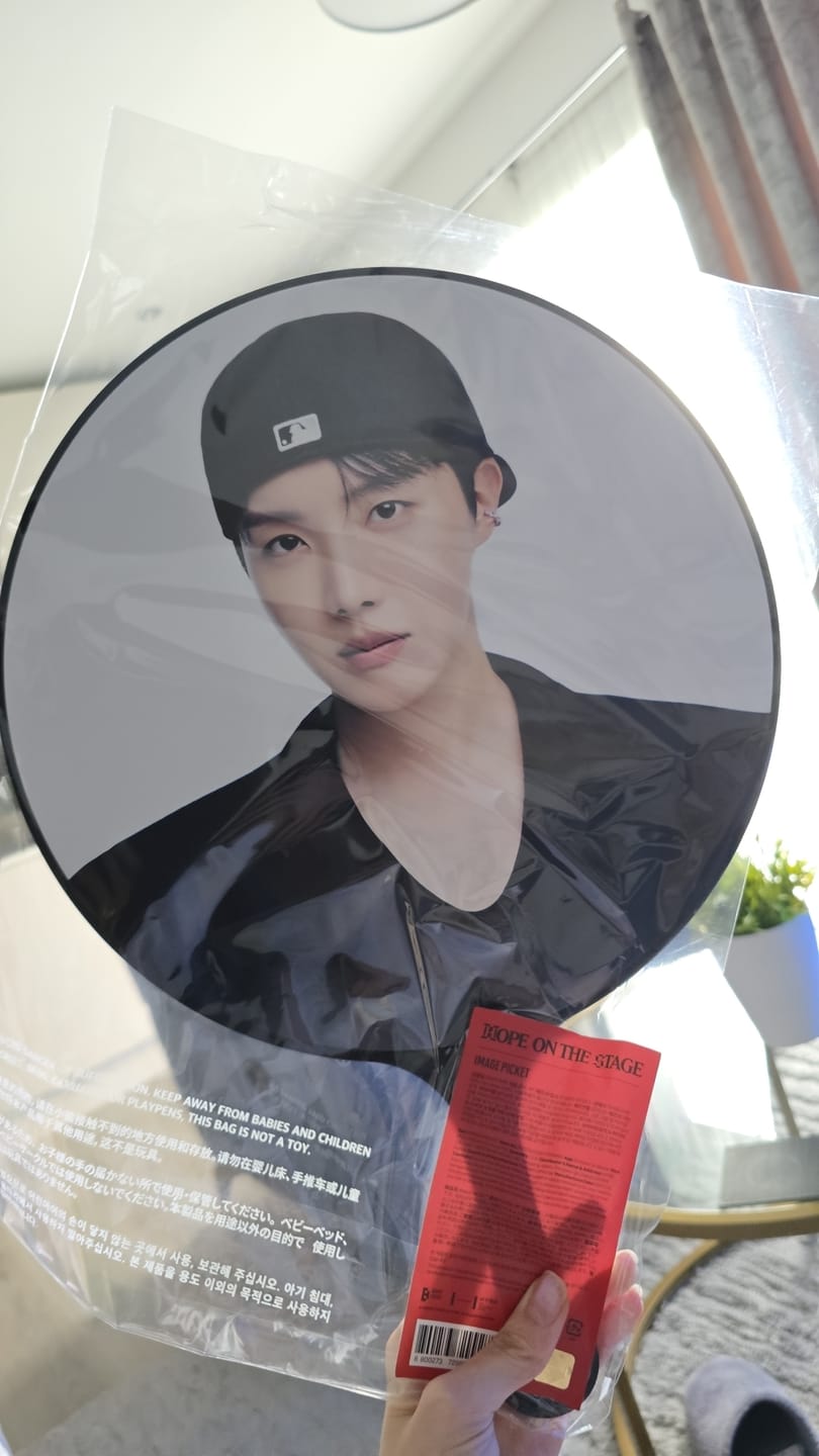 Customer photo review of [2ND PRE-ORDER] BTS J-HOPE - HOPE ON THE STAGE OFFICIAL MD IMAGE PICKET