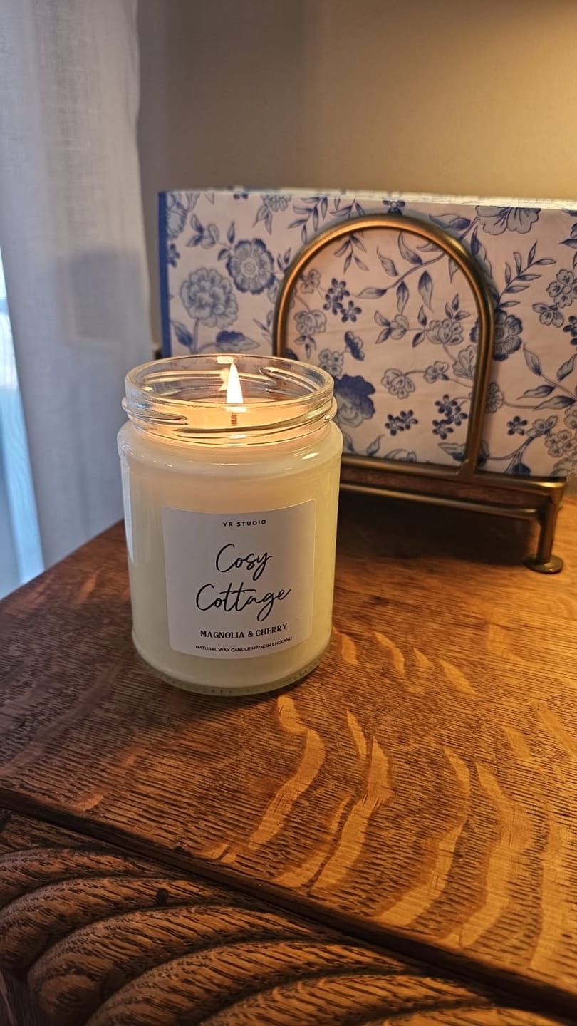 Customer photo review of "Cosy Cottage" Magnolia & Cherry Candle