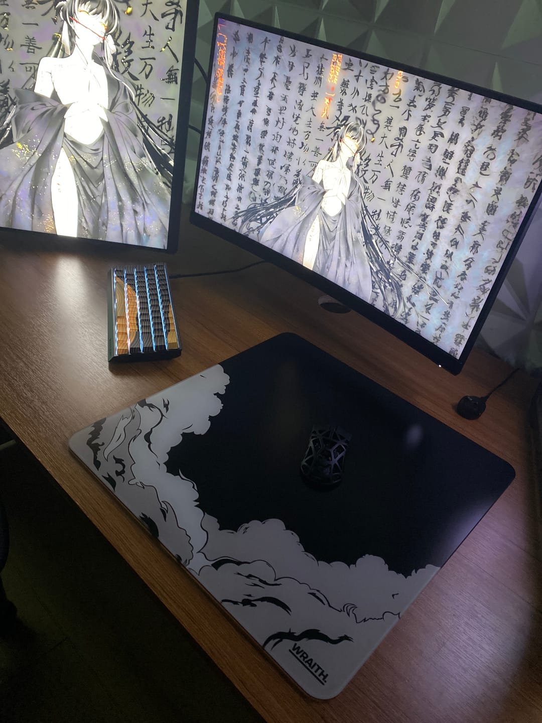 Customer photo review of Wraith Cosmic Glass V2 Cam Mousepad