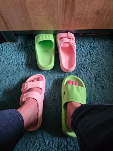 Customer photo review of HappyFlops Limited Editions