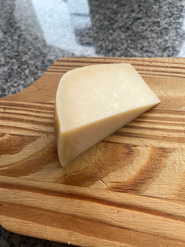 Customer photo review of Queso Sardo Picante