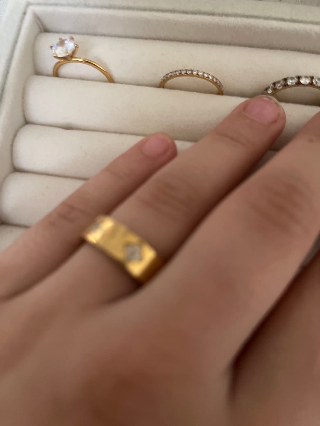 Customer photo review of Clover Stone Ring | 18K vergoldet