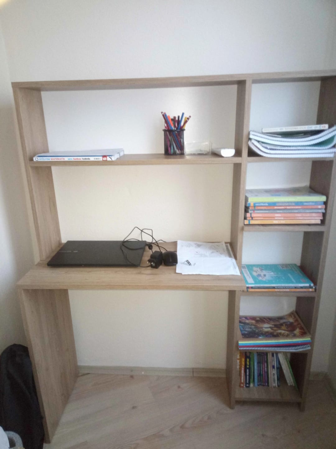 Customer photo review of Rani HA104 Kitaplıklı Raflı Bilgisayar Çalışma Masası Sepet Ceviz