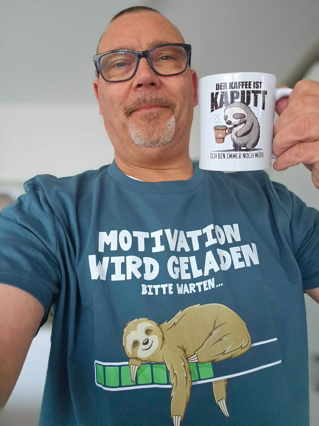 Customer photo review of Der Kaffee ist Kaputt... immer noch müde · Keramik Tasse weiß
