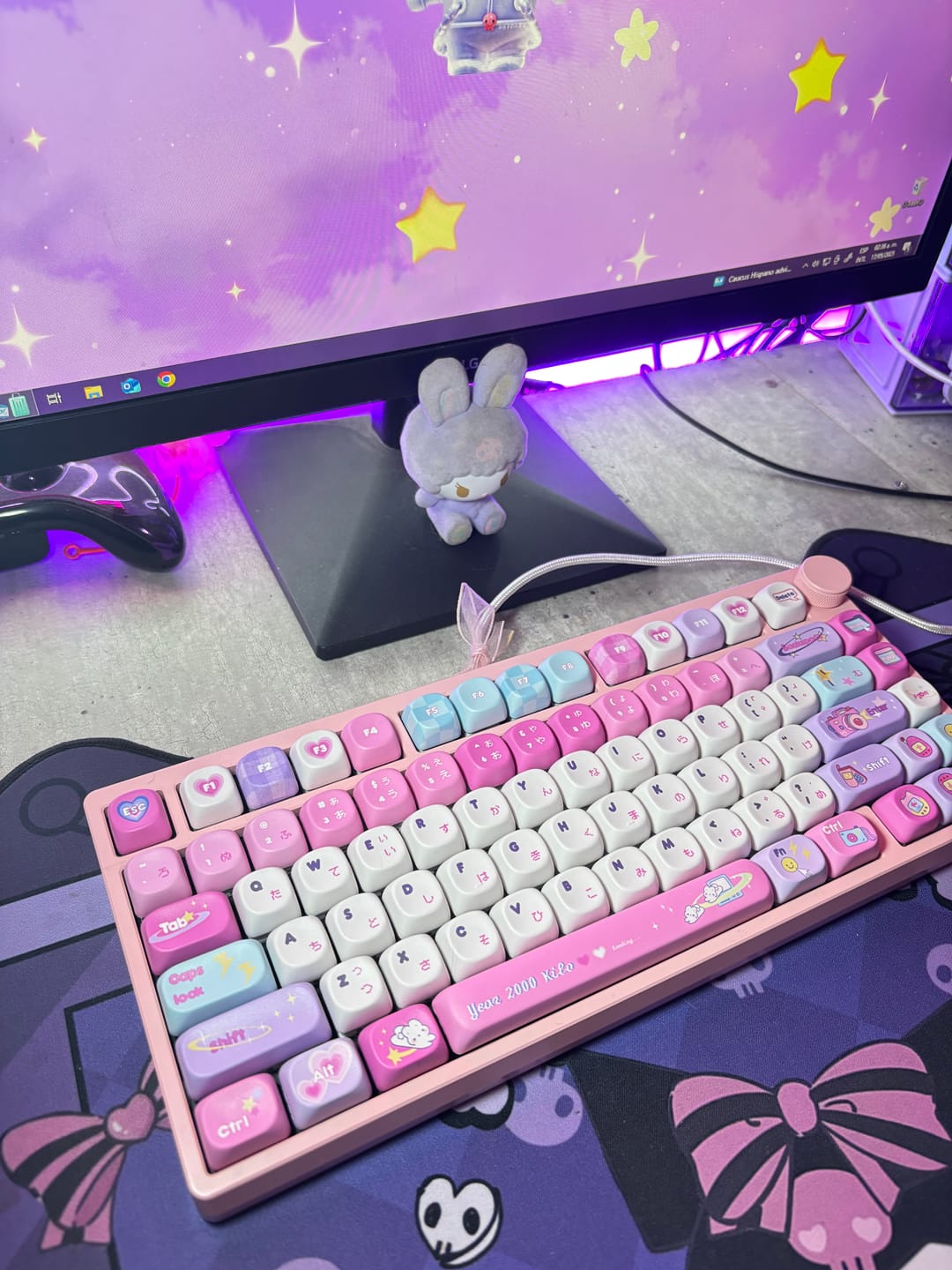 Customer photo review of KiiBOOM x Elyxirine Digital Dreams: Pastel Y2K Keycap Set