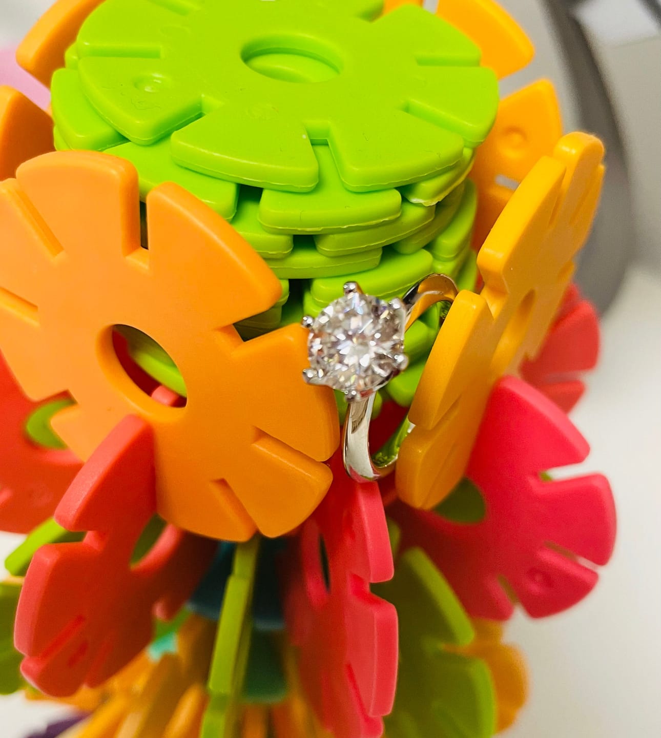 Customer photo review of Rodiffy Moissanite 2.0 Ct ～3.0Ct Round Cut 6 Prong White Gold Engagement Ring