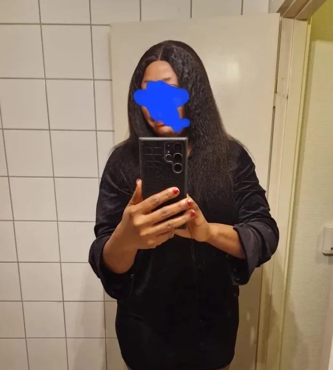 Customer photo review of MORE FACE Pre-bleached Kinky Straight Wear Go Glueless Wig 7x5 Pre-cut HD Lace Pre-plucked