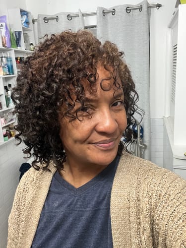 Customer photo review of Weightless Shampoo & Conditioner Set With Brush