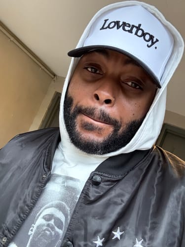 Customer photo review of Loverboy (White/Black)