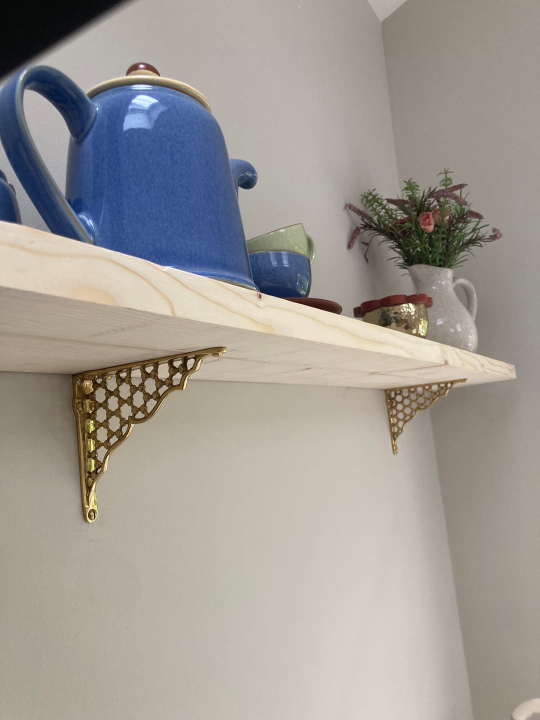 Customer photo review of 6 x 5 Inch Honeycomb Brass Shelf Bracket