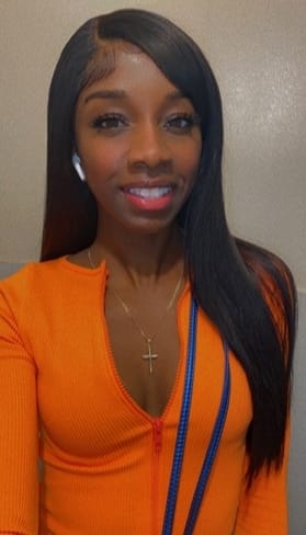 Customer photo review of MORE FACE Pre-bleached Straight Hair Wear Go Glueless Wig 7x5 Pre-cut HD Lace Pre-plucked