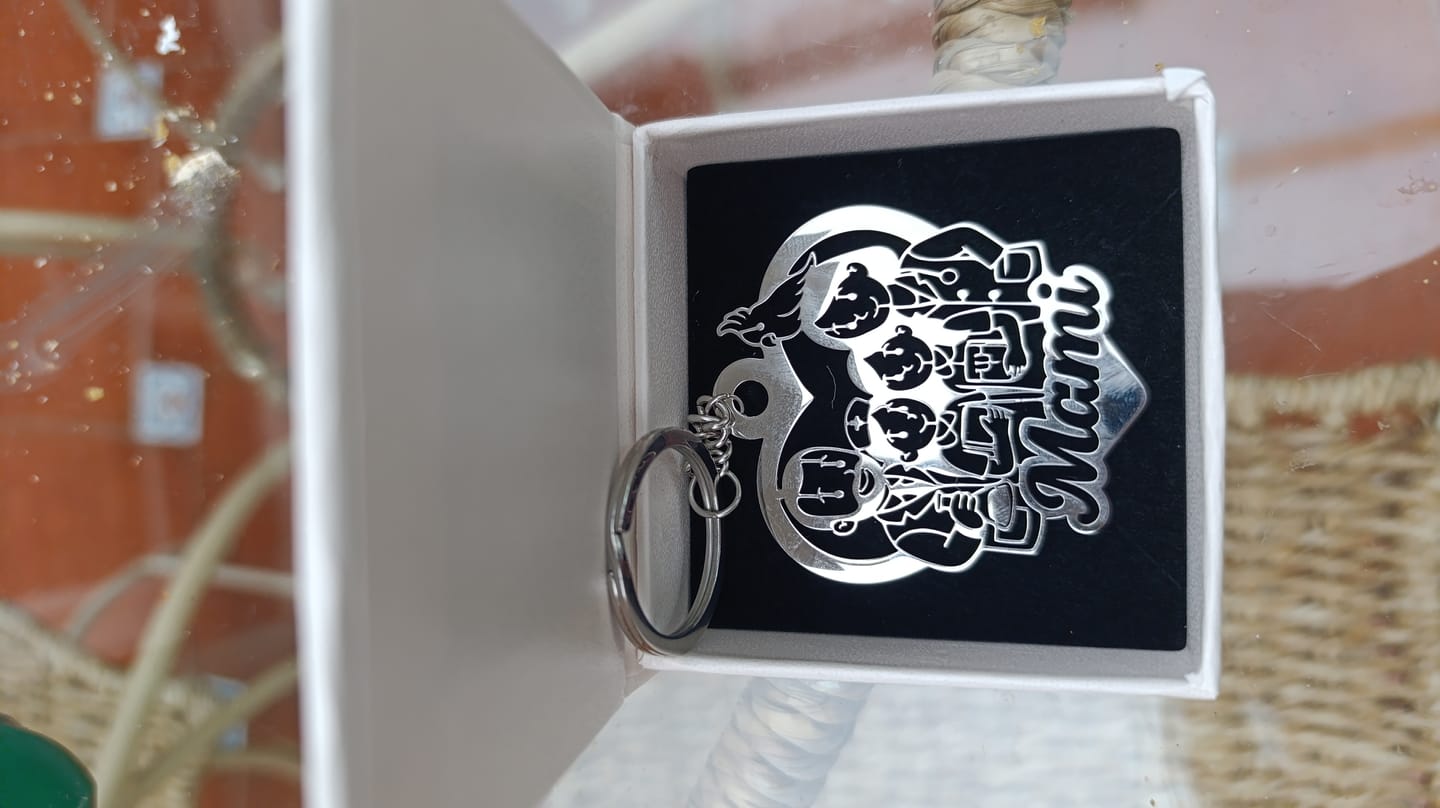 Customer photo review of Dibujo infantil personal como Collar o Colgante en oro