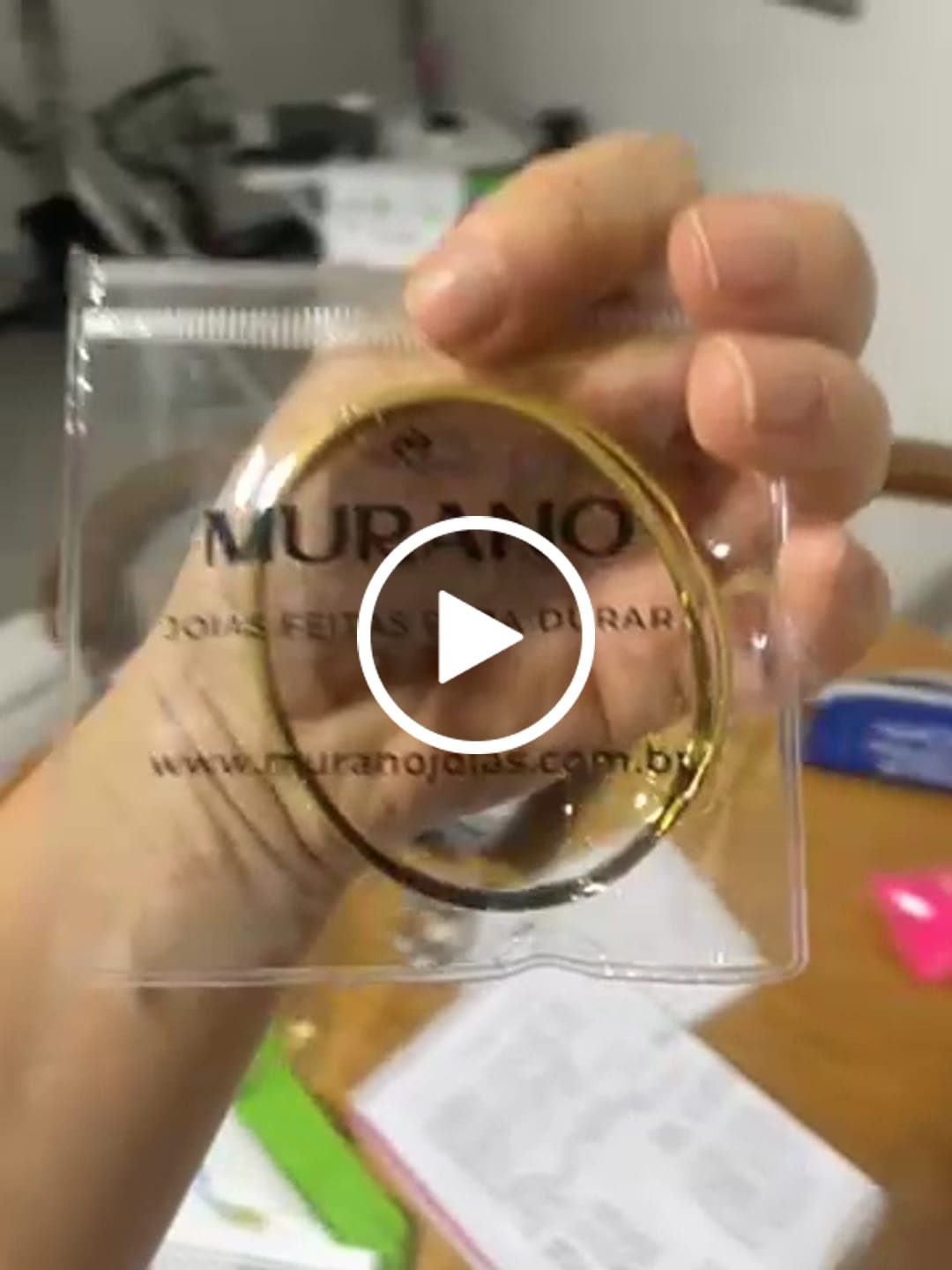 Customer video review of Anel Corrente Banhado em Ouro 18K