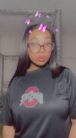 Customer photo review of MORE FACE Pre-bleached Straight Hair Wear Go Glueless Wig 7x5 Pre-cut HD Lace Pre-plucked