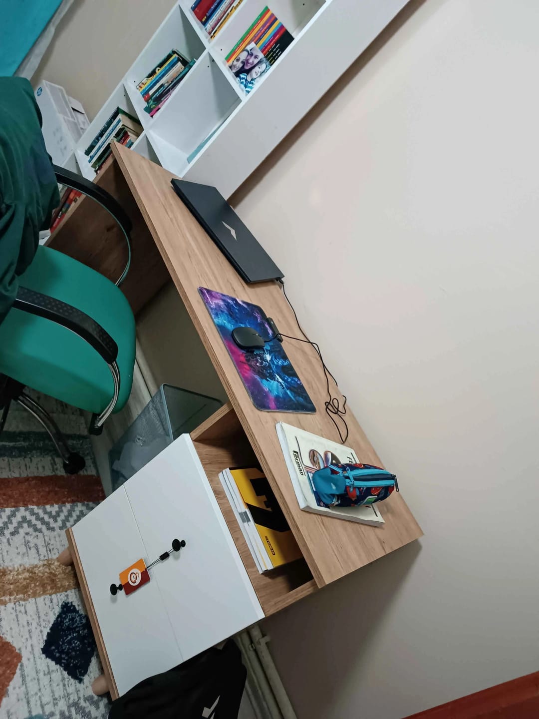 Customer photo review of Rani HA109 Çekmeceli Çalışma Ofis Bilgisayar Masası Sepet Ceviz - Beyaz