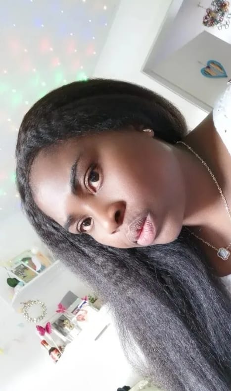 Customer photo review of MORE FACE Pre-bleached Kinky Straight Wear Go Glueless Wig 7x5 Pre-cut HD Lace Pre-plucked