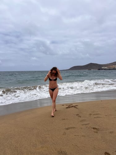 Customer photo review of Wired Bikini Top (Black + Pink)