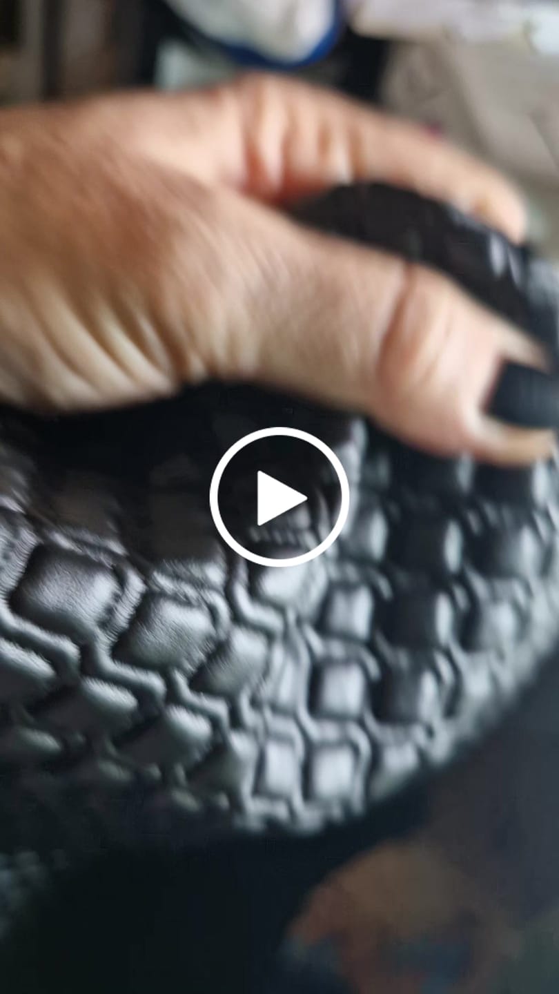 Customer video review of MATELASSE LUXO 1.5 COR PRETO FUNDO MANTA