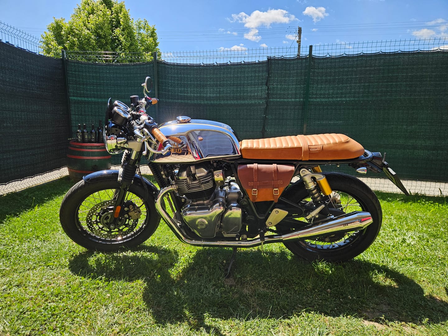 Customer photo review of touring leather seat crafted to fit royal enfield interceptor 650 / gt 650