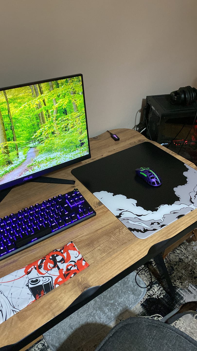 Customer photo review of Wraith Cosmic Glass V2 Cam Mousepad