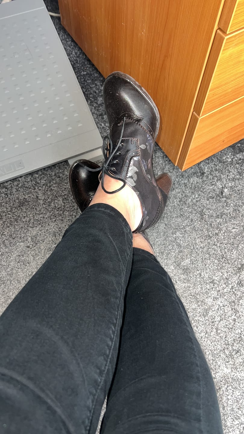 Customer photo review of Vintage Heritage Lace-Up Pumps