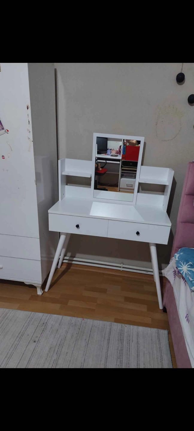 Customer photo review of Rani BJ102 Makyaj Tuvalet Masası 2 Çekmeceli Raflı Aynalı Takı Düzenleyici Beyaz