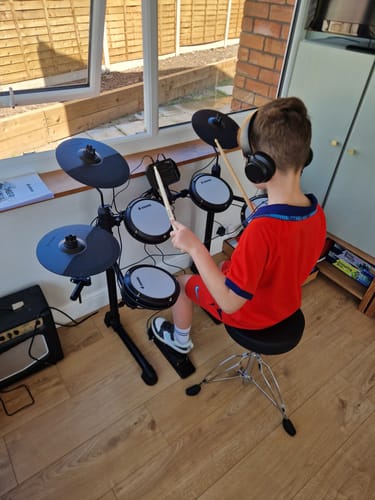 Customer photo review of Donner DED-80 Electronic Drum Kit For Beginners with Headphones/Drum Throne