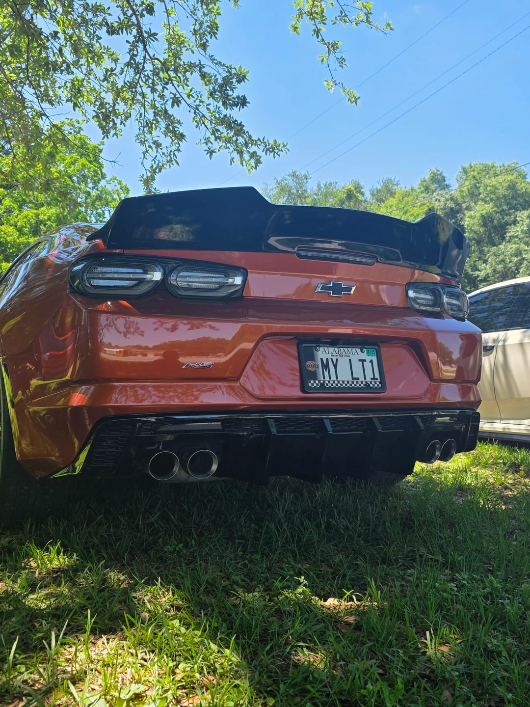 Customer photo review of 2016-2025 Chevy Camaro Evo Style Shark Fins Rear Diffuser Quad/Single Tips SS/RS/LT & ZL1 w/ Smoke Reflectors