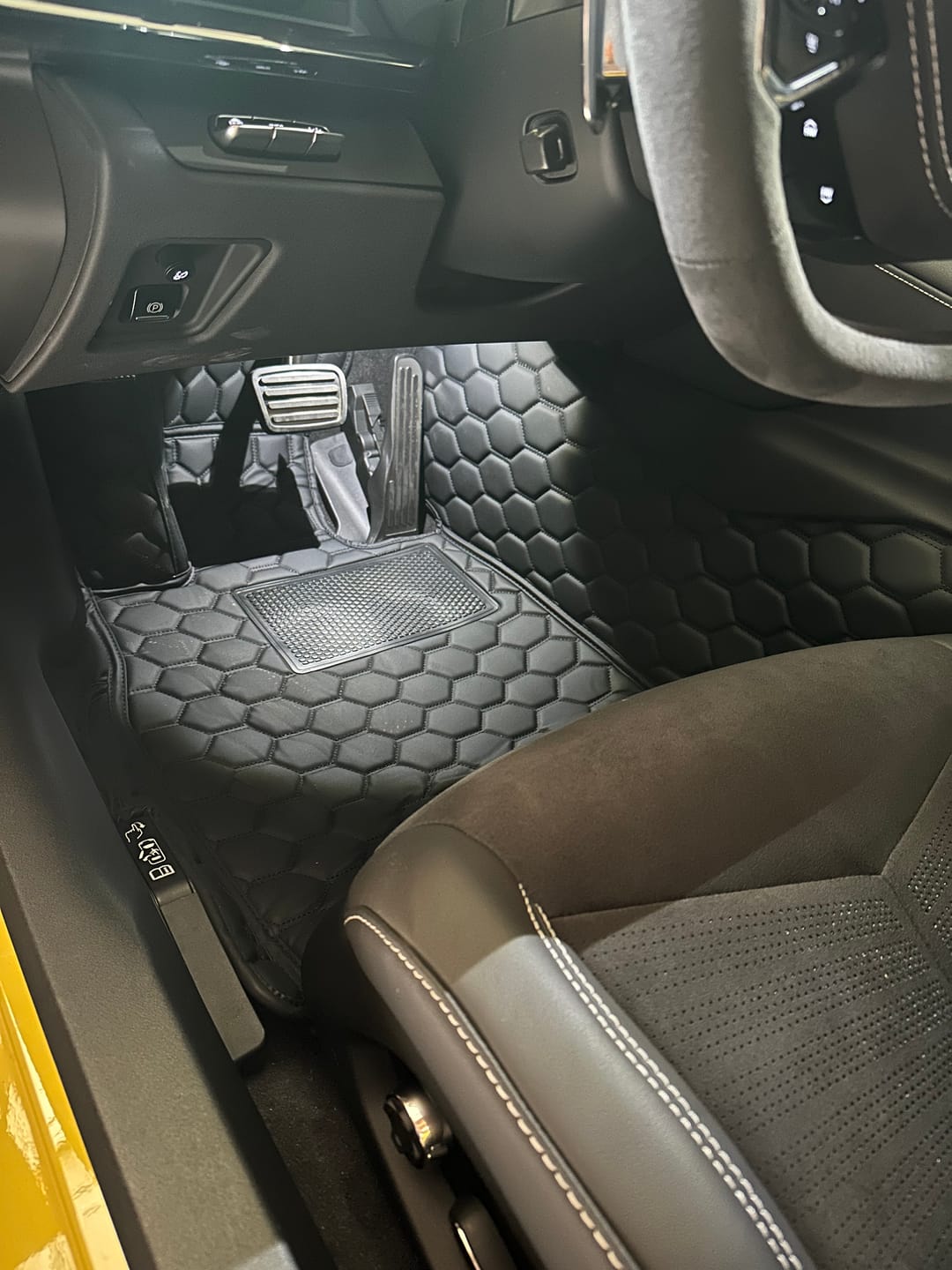Customer photo review of Corvette C8 Honeycomb Leather Floor Mat