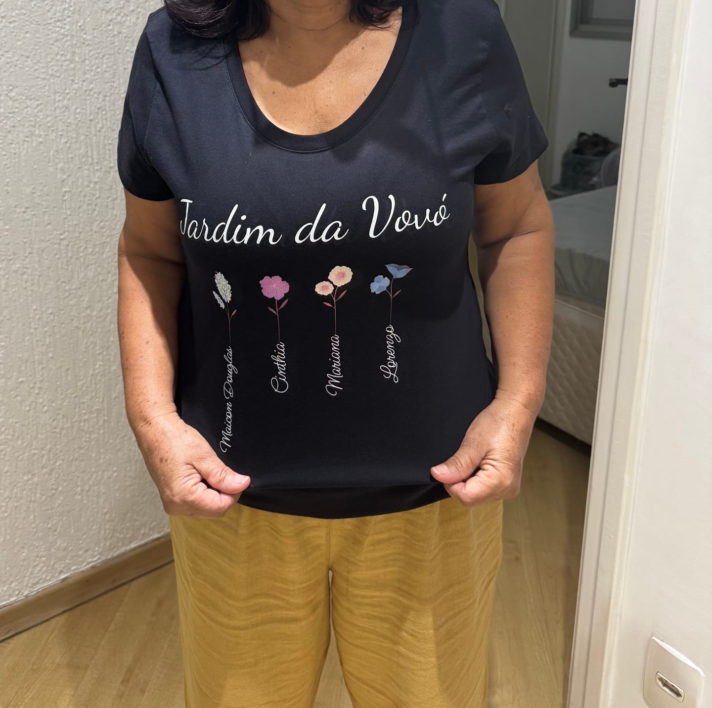 Customer photo review of Camiseta Personalizada Jardim da Vovó - PRETA - Algodão 100%