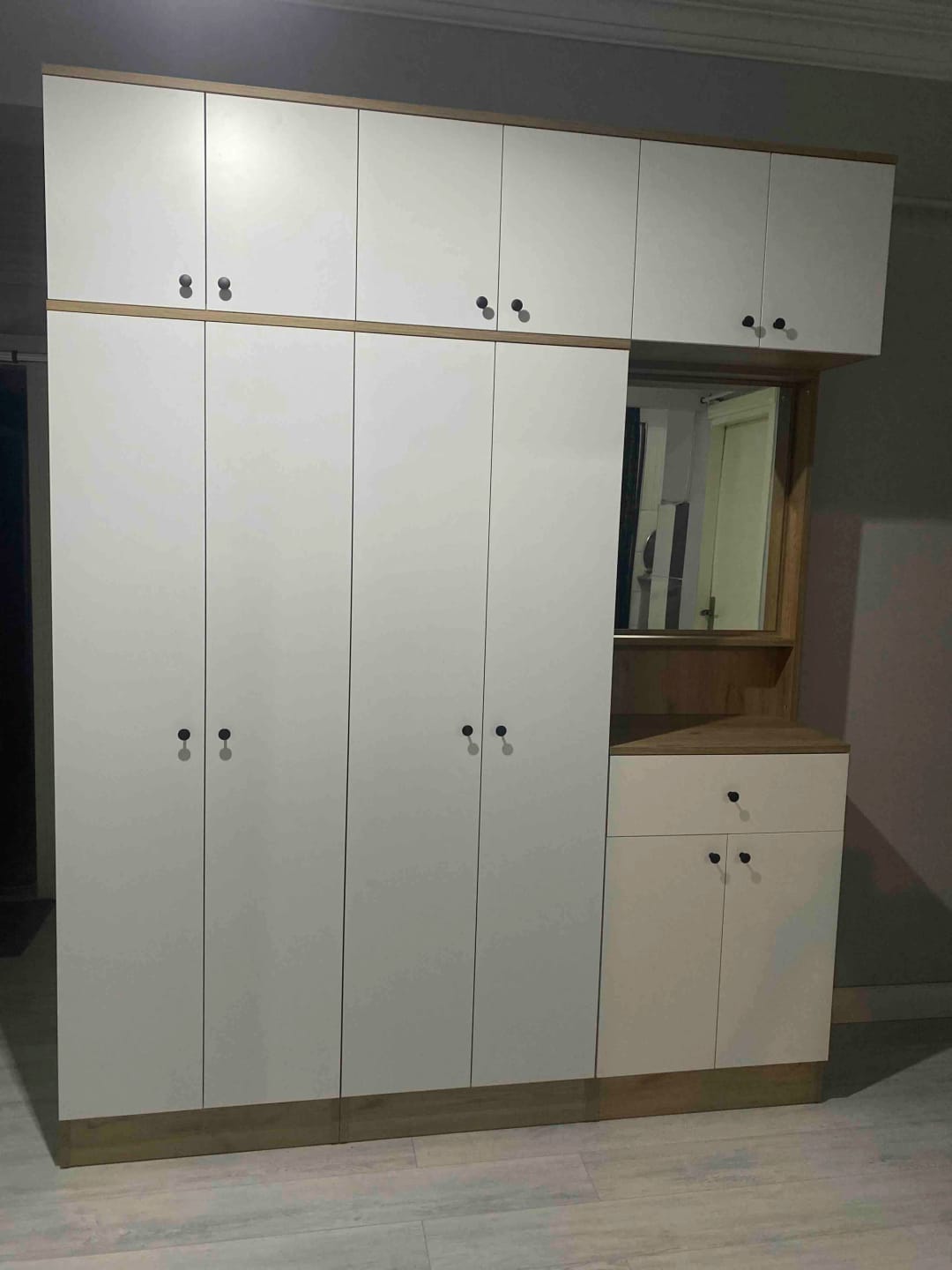 Customer photo review of Rani EA142 Portmanto Çekmeceli Aynalı Askılı Ayakkabılık Vestiyer Sepet Ceviz - Beyaz