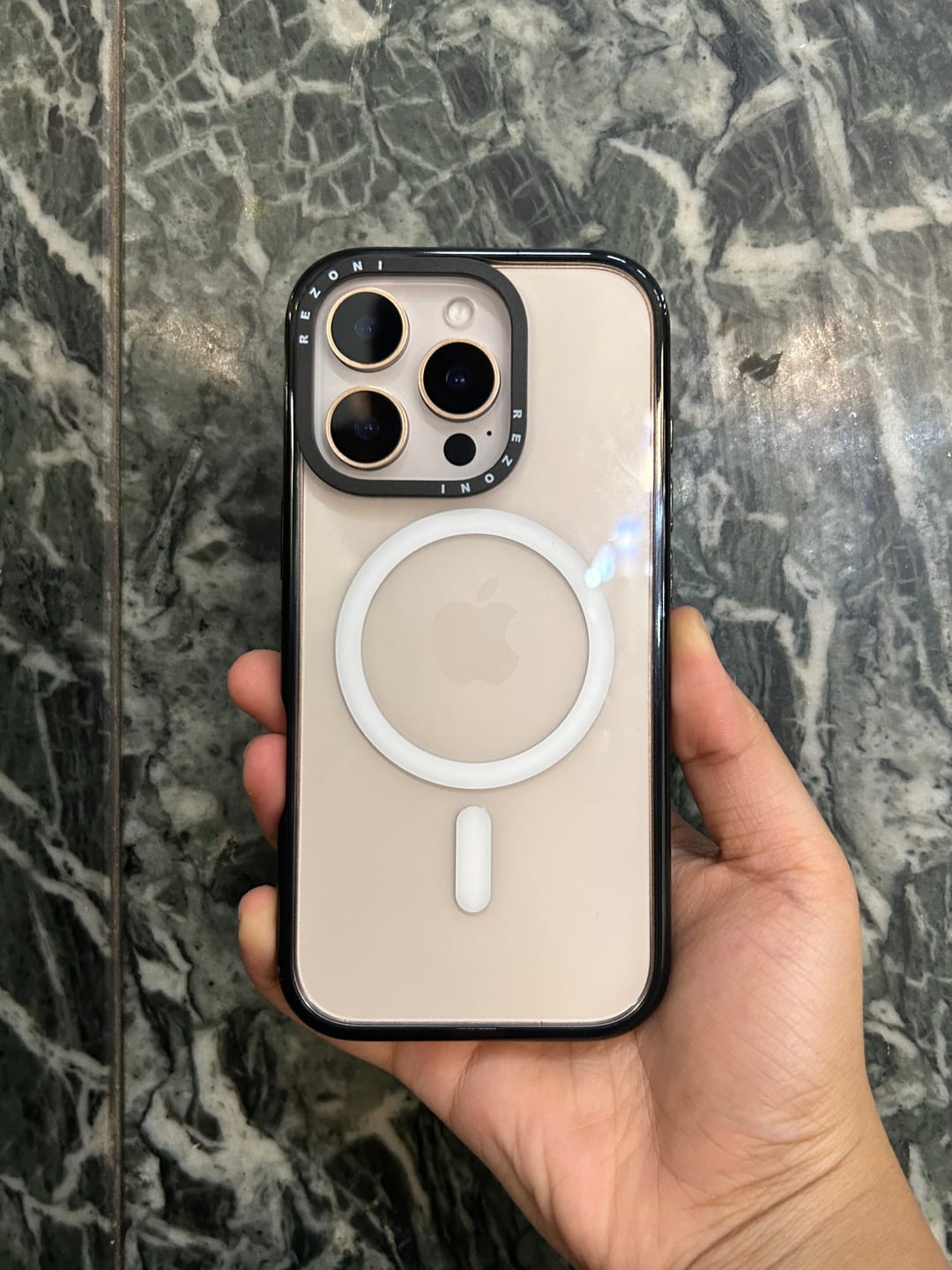 Customer photo review of Reverb 2.0 Impact MagSafe Clear Case